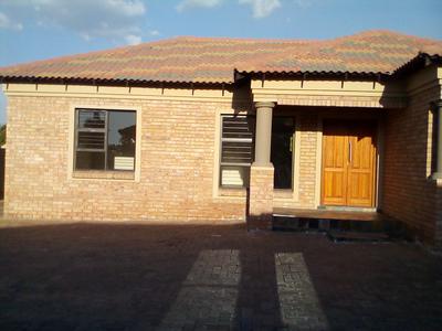 Modern Townhouse to rent in ext 5 For Rent in Bethal, Bethal