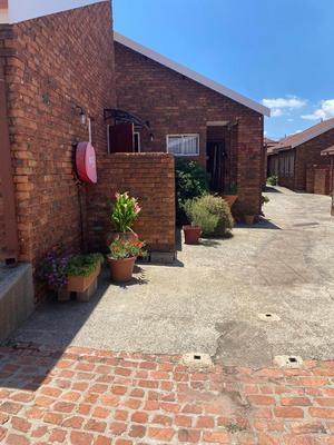 Townhouse For Sale in Bethal, Bethal