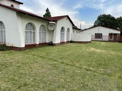 House with a Flat For Sale in Bethal, Bethal